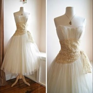1950s vintage tea-length wedding dress